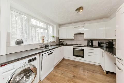 3 bedroom terraced house for sale, Parkgate Road, Cheshire SK11