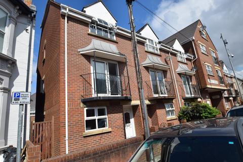 4 bedroom end of terrace house to rent, Terence Gardens, Southsea PO4