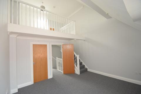 4 bedroom end of terrace house to rent, Terence Gardens, Southsea PO4