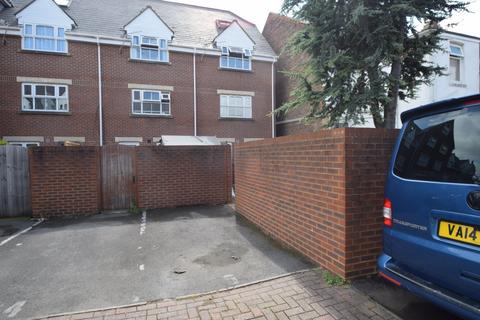 4 bedroom end of terrace house to rent, Terence Gardens, Southsea PO4