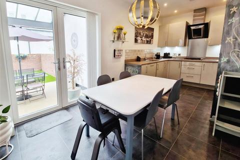 3 bedroom house for sale, Ellenbrook Road, Manchester M28