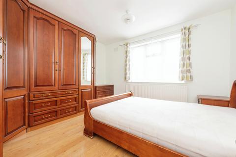 4 Rookeries Close, Feltham, TW13 7BG