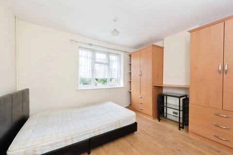 4 Rookeries Close, Feltham, TW13 7BG