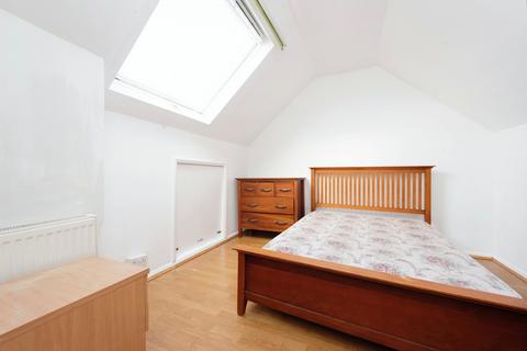 4 Rookeries Close, Feltham, TW13 7BG