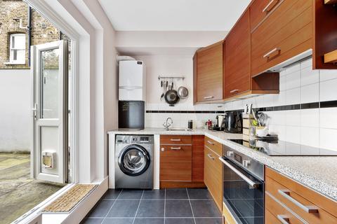 2 bedroom flat to rent, East Hill, SW18