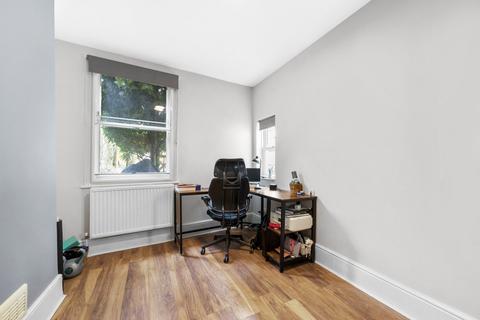 2 bedroom flat to rent, East Hill, SW18