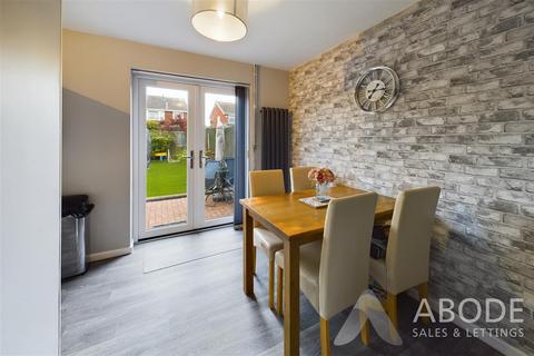 11 Shipton Drive, Uttoxeter, ST14 7NJ