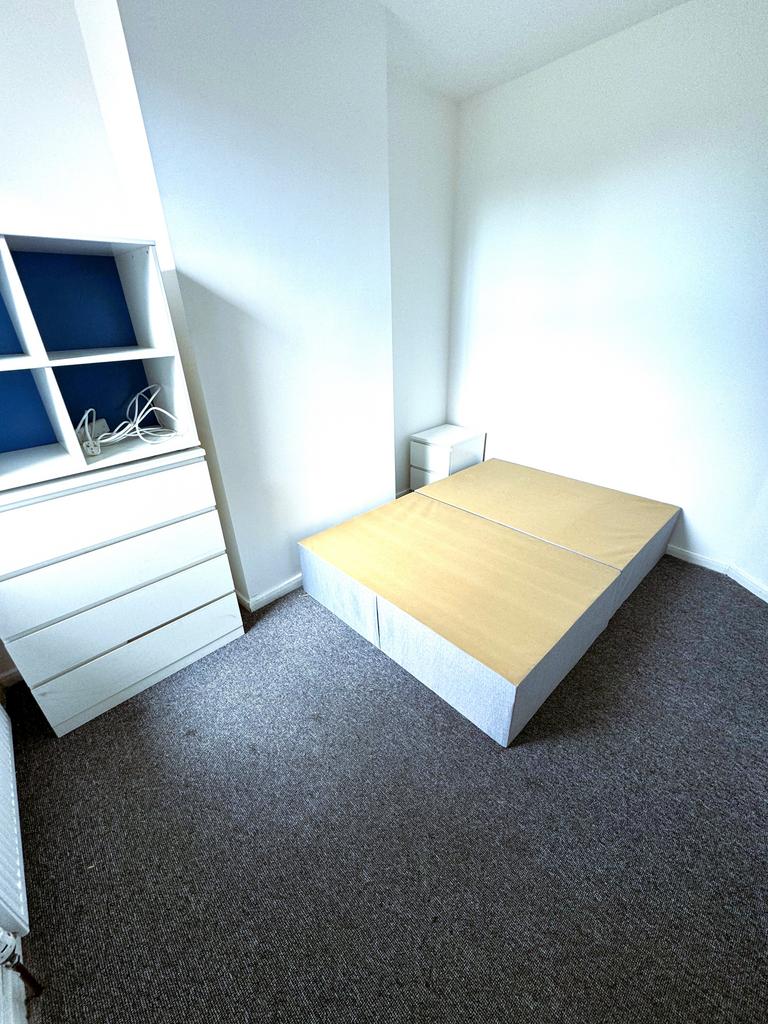 Apartment in London, Beckton - More