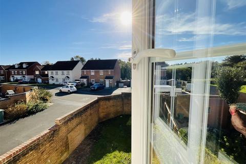 32 Cwrt Lando, Pembrey, Burry Port, SA16 0YE