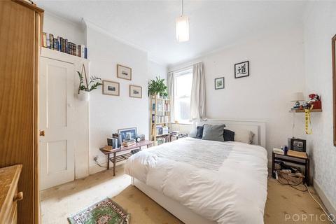 2 bedroom apartment for sale, Radbourne Road, London