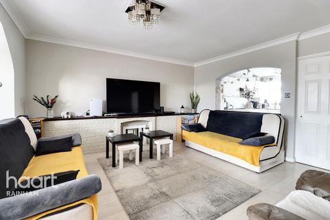 36 Blake Close, Rainham, RM13 8BE