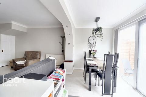 36 Blake Close, Rainham, RM13 8BE
