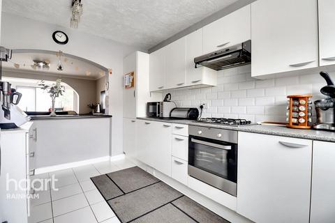 36 Blake Close, Rainham, RM13 8BE