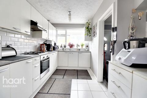 36 Blake Close, Rainham, RM13 8BE