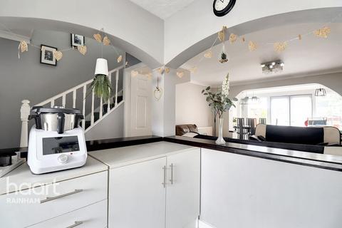 36 Blake Close, Rainham, RM13 8BE