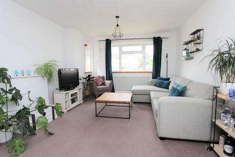 2 bedroom maisonette to rent, Hawthorn Close, Linslade