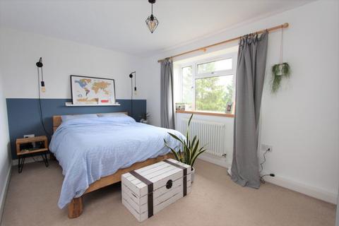 2 bedroom maisonette to rent, Hawthorn Close, Linslade