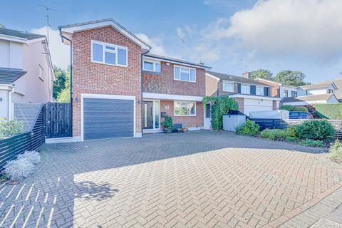 4 bedroom detached house for sale, Badgers Way, Benfleet, SS7