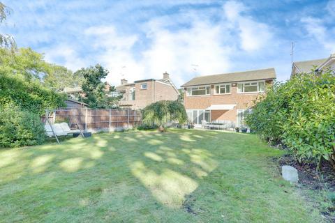 4 bedroom detached house for sale, Badgers Way, Benfleet, SS7