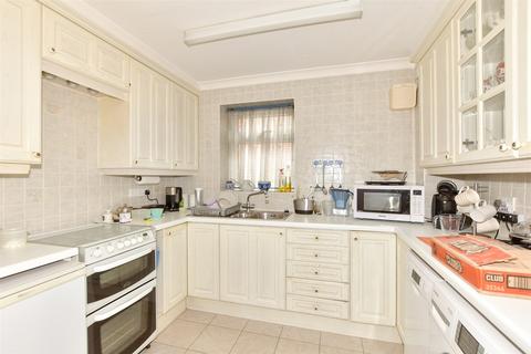 2 bedroom ground floor flat for sale, London Road, River, Kent