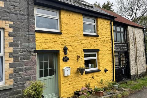undefined, Llanddeusant, Llangadog