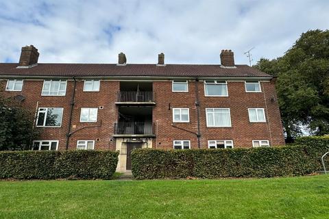 2 bedroom apartment to rent, Tinshill Lane, LS16