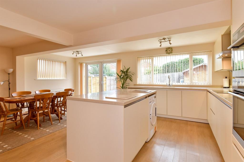 Kitchen/ Dining Room