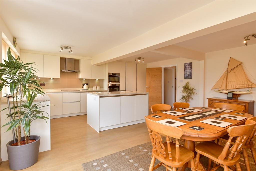 Kitchen/ Dining Room