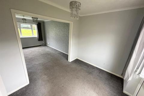 2 bedroom semi-detached house to rent, Blackwater Close, Brierley Hill