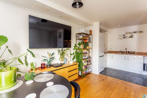 Flat 15, 14 Arneil Drive, Edinburgh, EH5 2GS