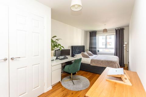 Flat 15, 14 Arneil Drive, Edinburgh, EH5 2GS