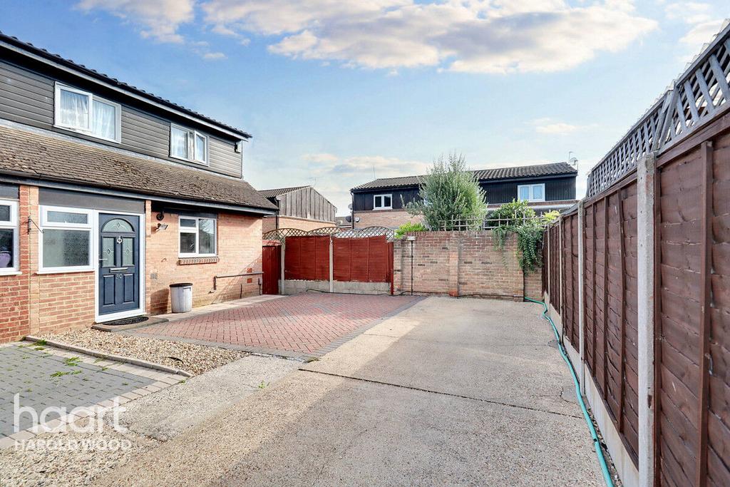 Masefield Close, Romford 3 bed semidetached house for sale £475,000