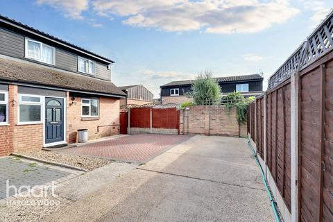 3 bedroom semi-detached house for sale, Masefield Close, Romford