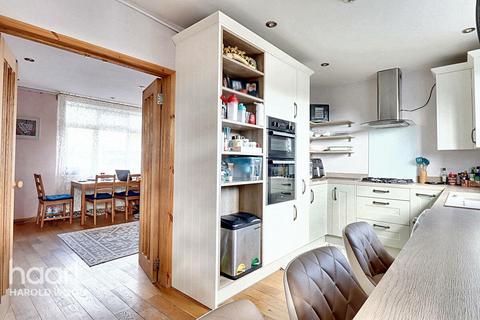 57 Barnstaple Road, Romford, RM3 7TJ