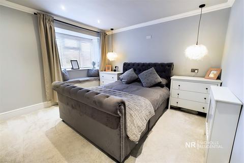 22 Headley Grove, Tadworth, KT20 5JF