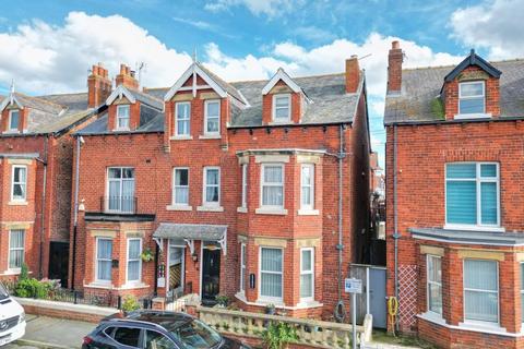 4 bedroom terraced house for sale, 3 Ocean Road, Whitby