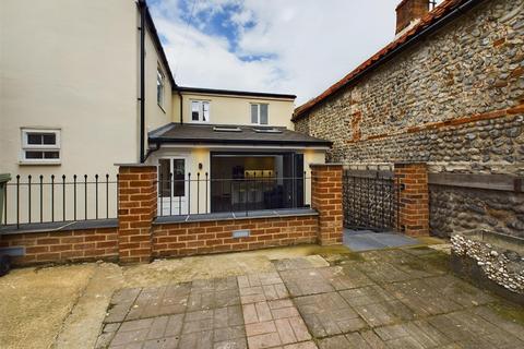 3 bedroom cottage for sale, New Street, Cromer