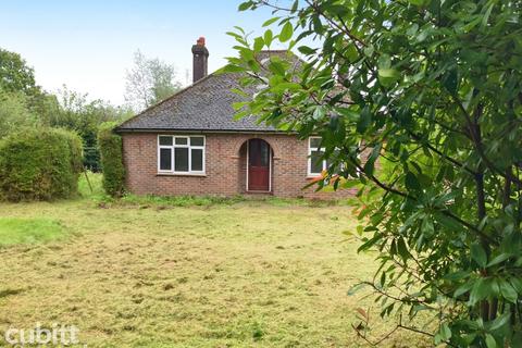 2 bedroom detached bungalow to rent, Sachel Court Drive Alfold GU6