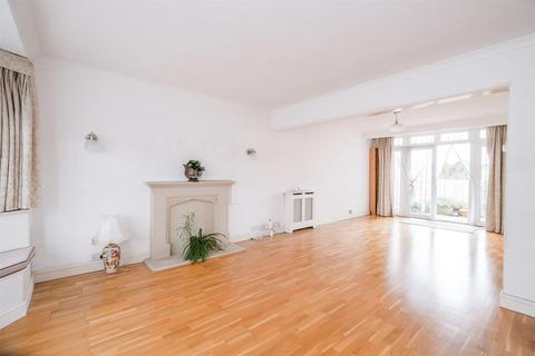 4 bedroom semi-detached house for sale, Deynecourt Gardens, Wanstead