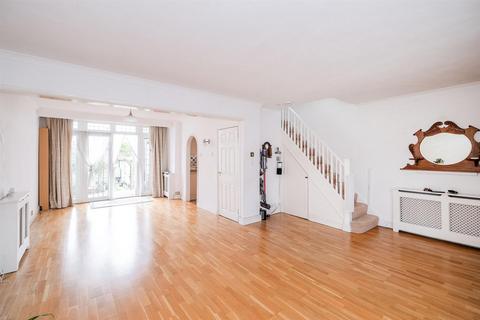 4 bedroom semi-detached house for sale, Deynecourt Gardens, Wanstead