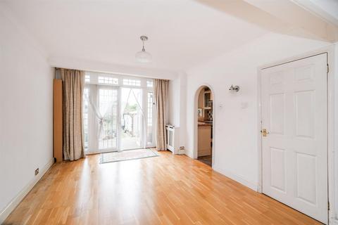 4 bedroom semi-detached house for sale, Deynecourt Gardens, Wanstead