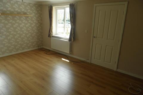 2 bedroom terraced house to rent, Guillemot Close, Suffolk IP14