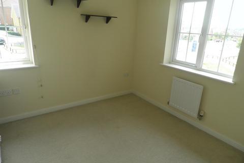 2 bedroom terraced house to rent, Guillemot Close, Suffolk IP14