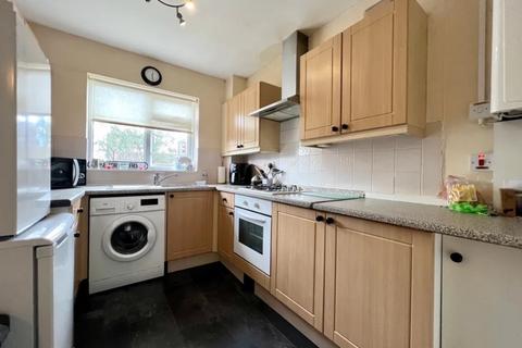 2 bedroom maisonette to rent, Tower Road, Bexleyheath, Kent, DA7