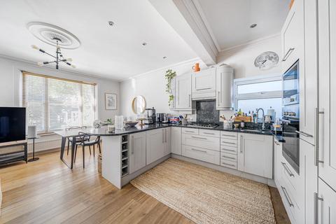 2 bedroom flat for sale, Cromwell Avenue, Highgate