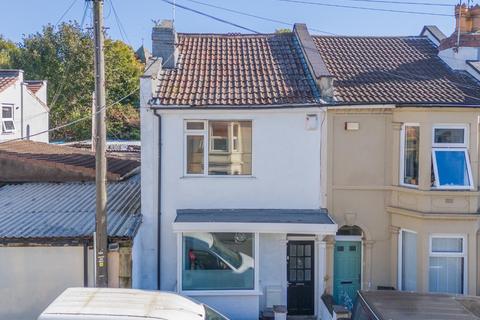 2 bedroom end of terrace house for sale, Lawrence Avenue, Easton