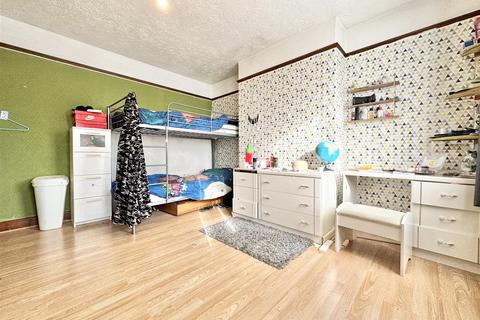 5 Cliff Road, Ipswich, IP3 0AT