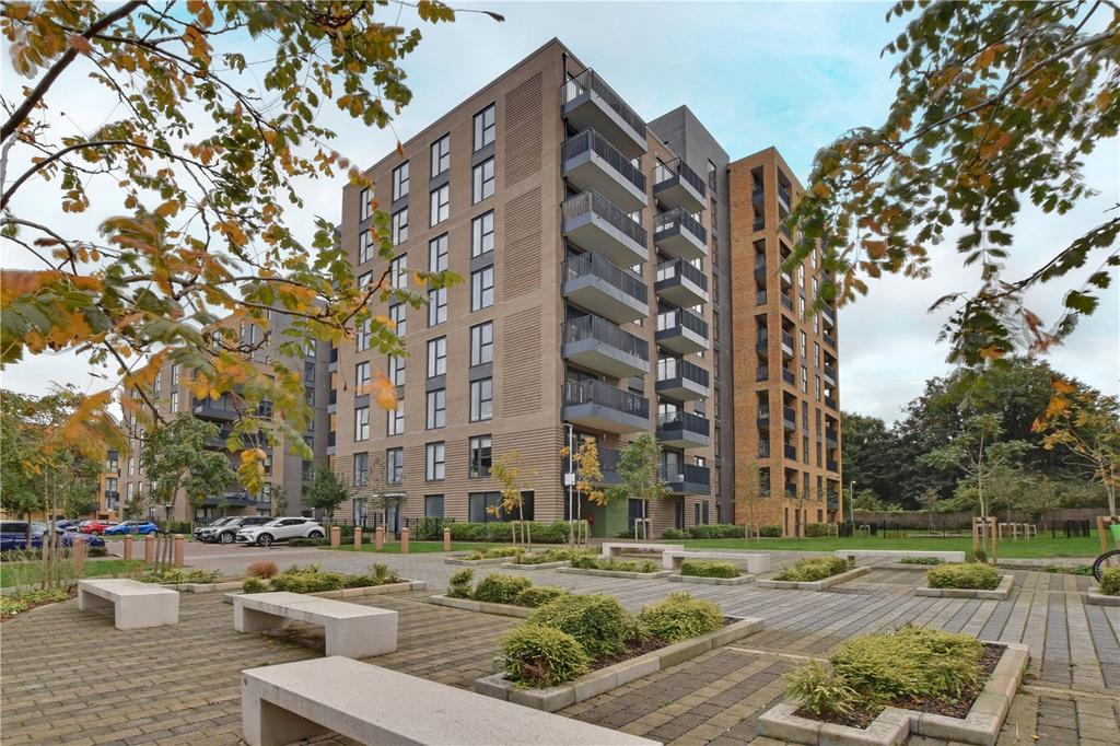 Bowen Drive, Charlton, London, SE7 2 bed apartment for sale £500,000