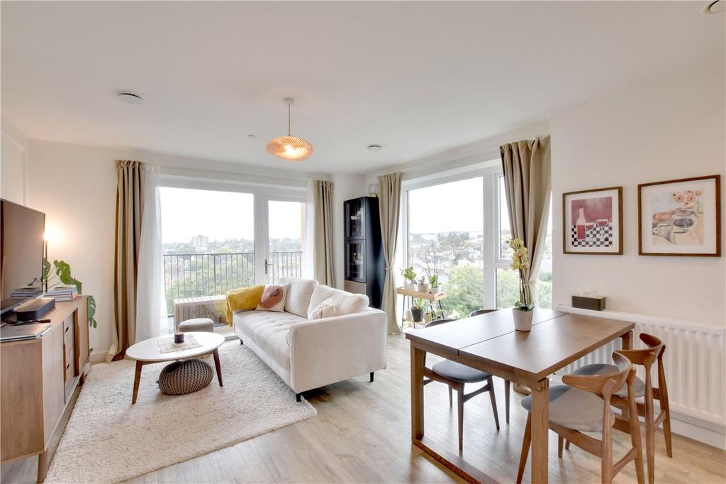 Bowen Drive, Charlton, London, SE7 2 bed apartment for sale £500,000