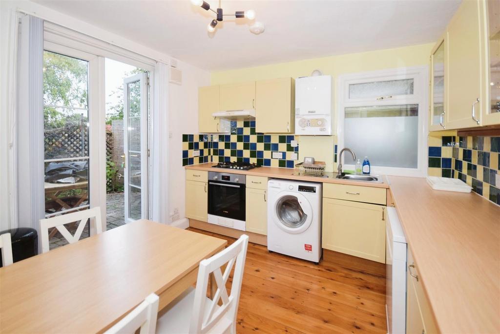 Wycliffe Road, Wimbledon SW19 1 bed flat to rent £1,750 pcm (£404 pw)